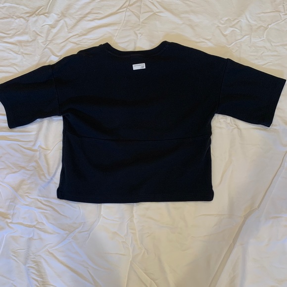 New Balance Crop Top - Picture 3 of 3